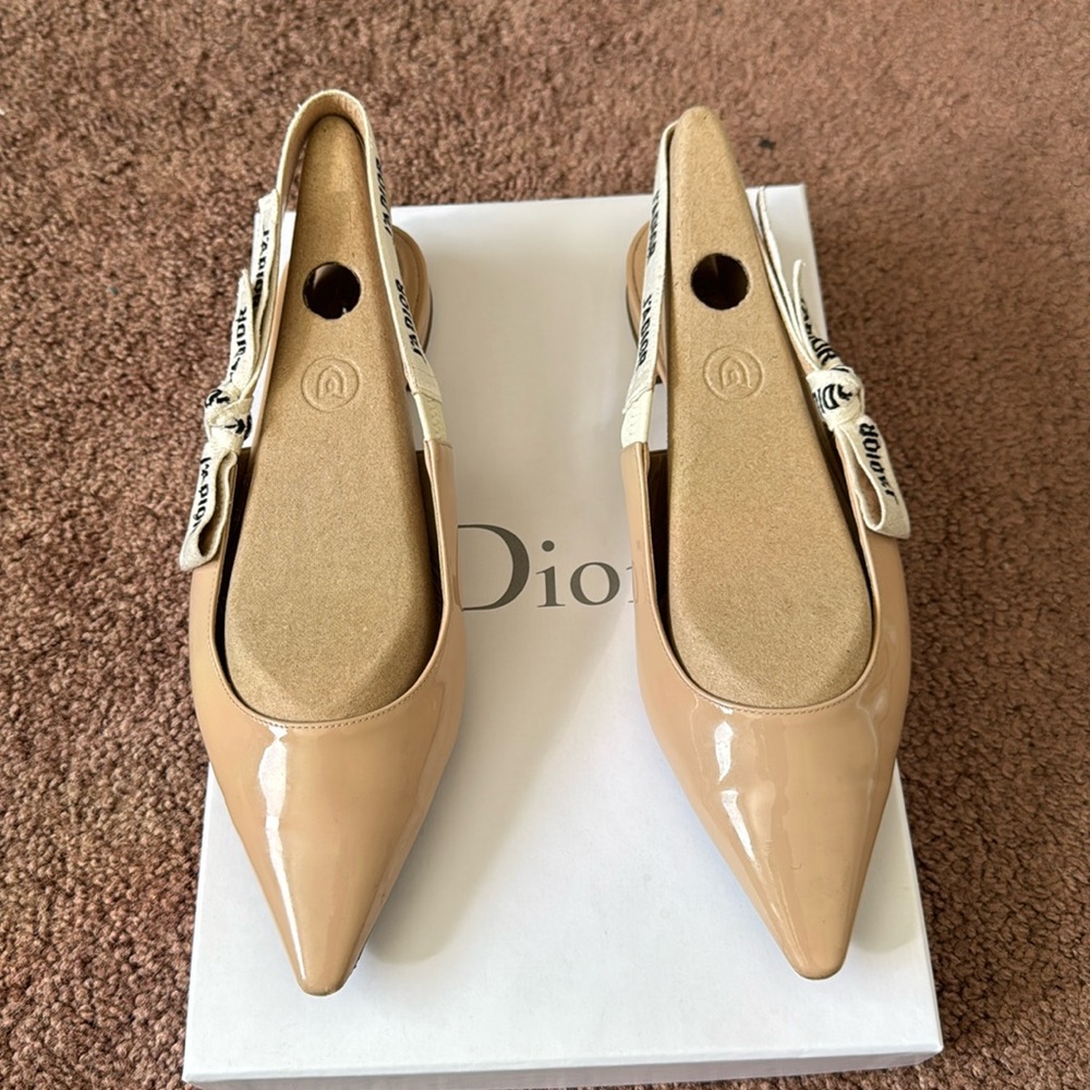 J’adior pointy flat nude 7.5